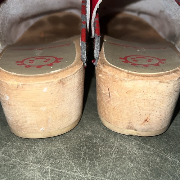 Hanna Anderson Red Clogs - Picture 4 of 10